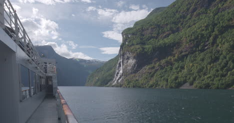 Seitenschienen-Der-Fjordfähre-4k-00