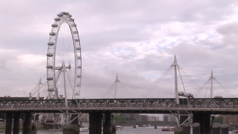 la ciudad de londres y el río támesis 5