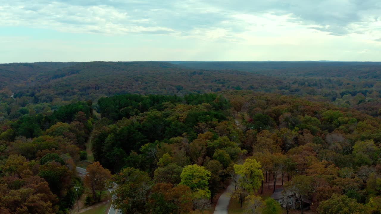 Onondaga State Park in Autumn. Leasburg, Missouri - Clip 2