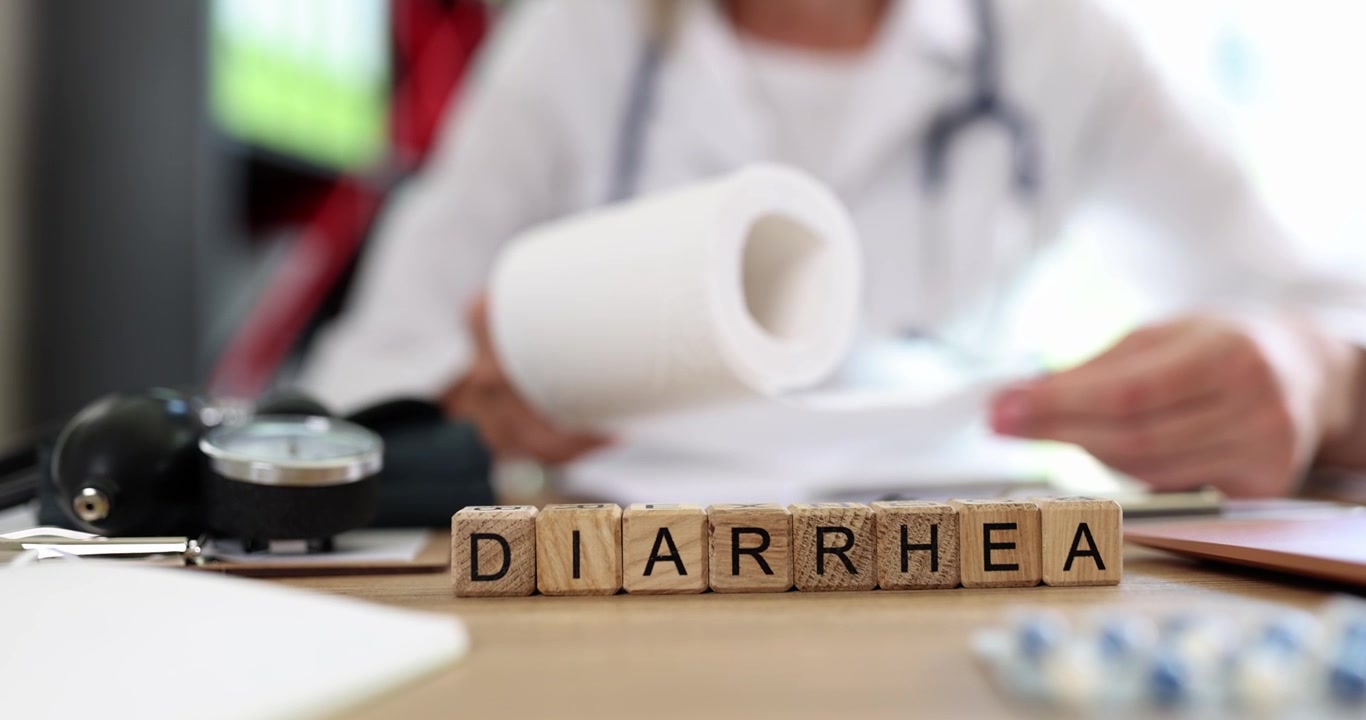 Träkuber med texten diarré, närbild