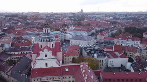 Turm-Und-Außenansicht-Der-Kirche-St