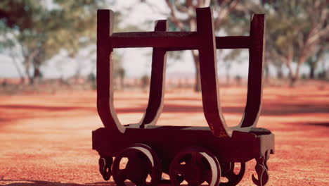 viejo carro de minería oxidado en el desierto