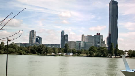 la orilla austriaca del río danubio
