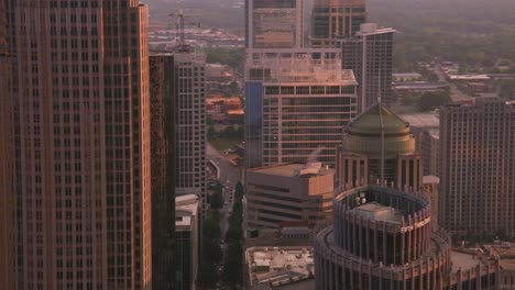 vista aérea del centro de charlotte nc horizonte drone disparado en 4k