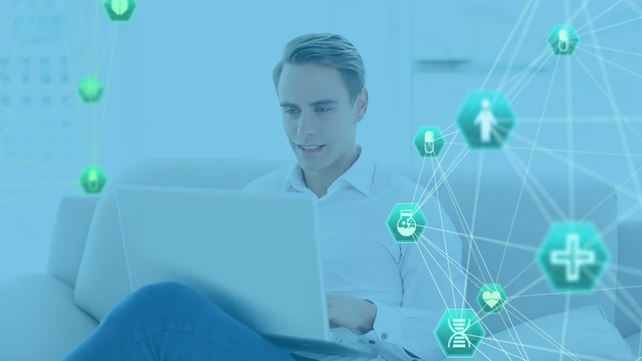 trabajando en una computadora portátil, hombre con una red de iconos médicos animación sobre él