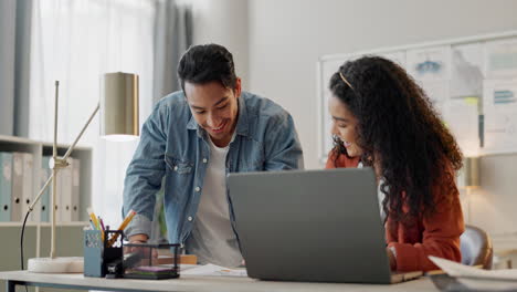 Gente-De-Negocios,-Computadora-Portátil-Y-Hombre-Con-Mujer