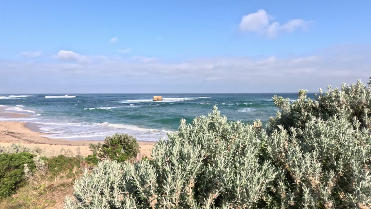 소렌토 해안에 부히는 파도