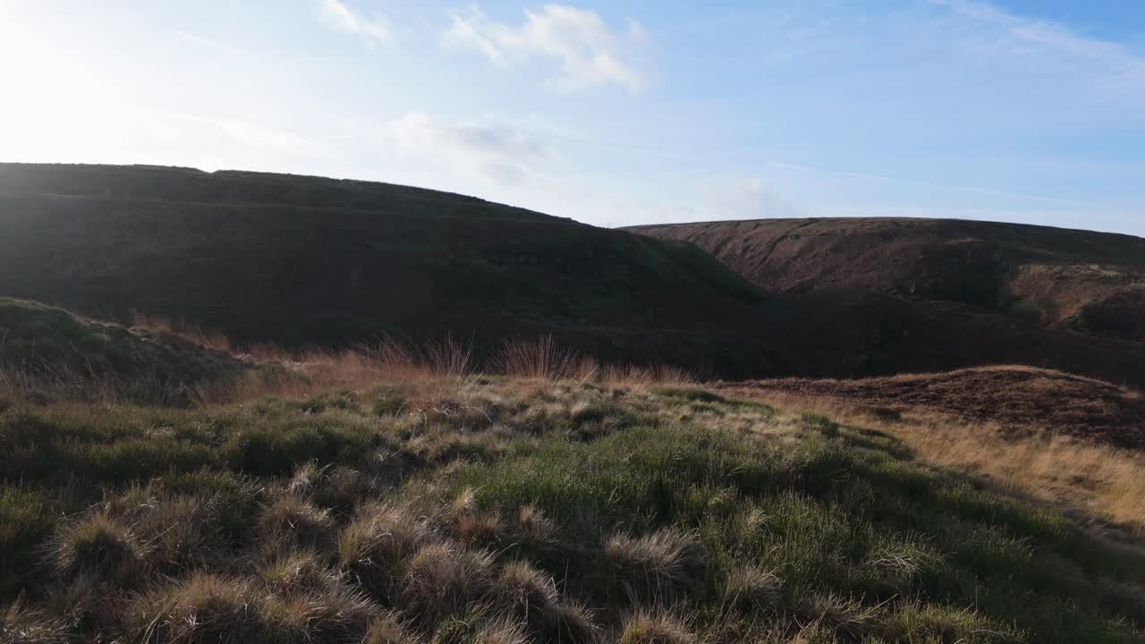 요크셔 무어 (yorkshire moors) 의 황량하고 야생적인 풍경에 대한 비디오 영상