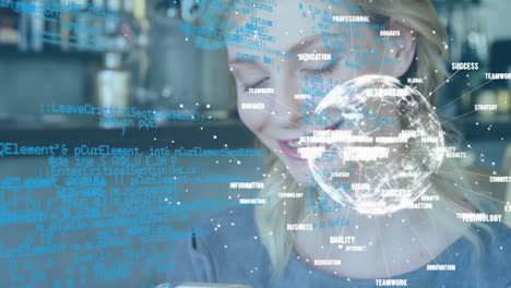 animación del procesamiento de datos y el mundo sobre una mujer de negocios caucásica que usa un teléfono inteligente