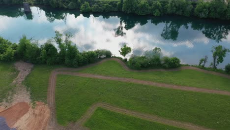 Reflection-off-the-Clinch-River-in-Clinton,-Tennessee