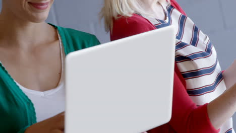 colegas ocasionales que utilizan la tecnología