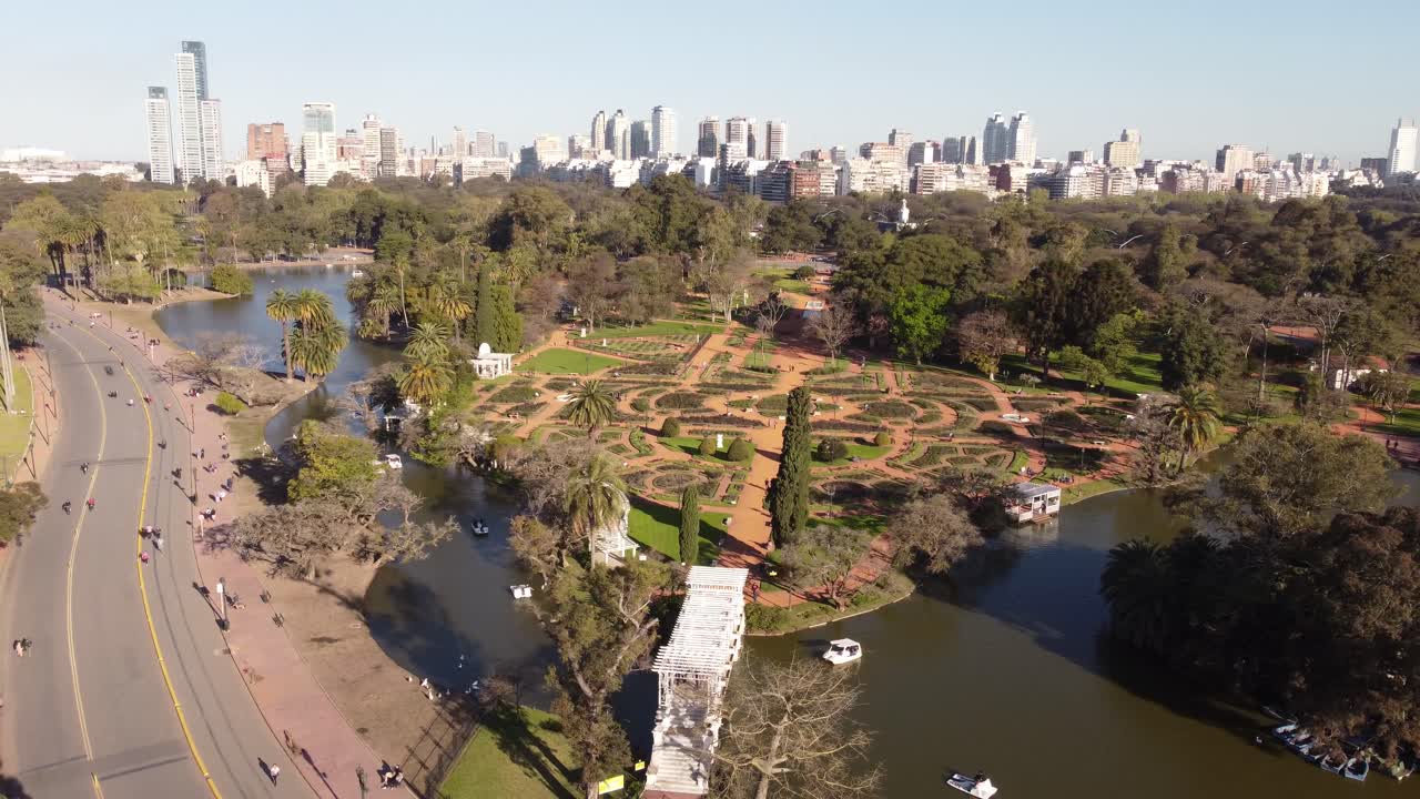 阿根廷布宜諾斯艾利斯市的獨特公園rosedal de palermo的軌道拍攝