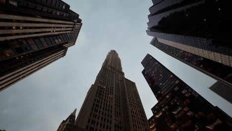 Skyscrapper-building-under-a-cloudy-sky