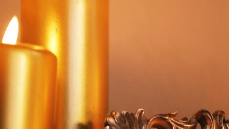 primer plano de las velas ardiendo