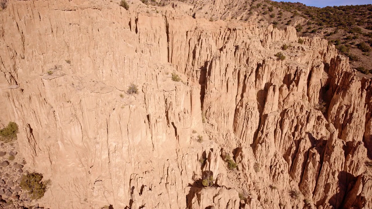 Vista aérea de formaciones rocosas rojas erosionadas en el Suroeste