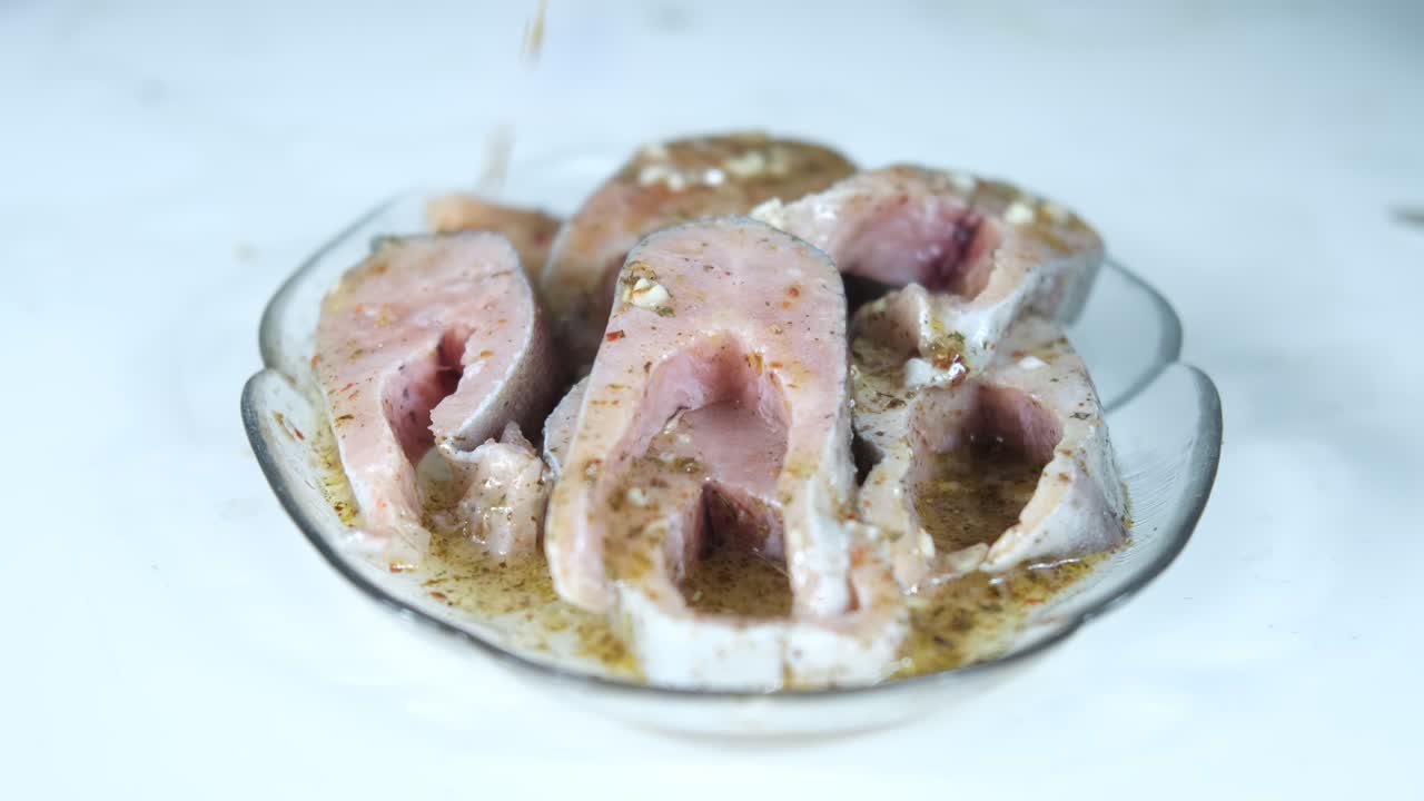 신선한 생선 소스