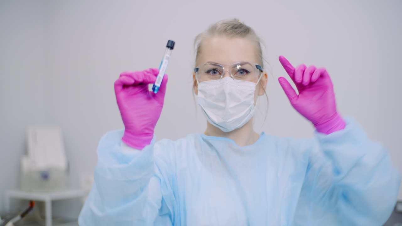 feliz investigador encontró la cura covid 19