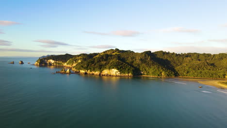 Hermoso-Paisaje-De-Verano-Cerca-De-Whangamata,-Nueva-Zelanda