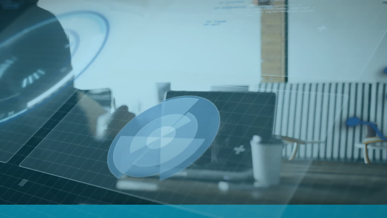 animación de la interfaz con procesamiento de datos sobre la vista trasera de un hombre de negocios tomando notas en la oficina.