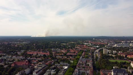 Distrito-De-Berlín-Cubierto-Por-Una-Gran-Nube-De-Humo-Blanco