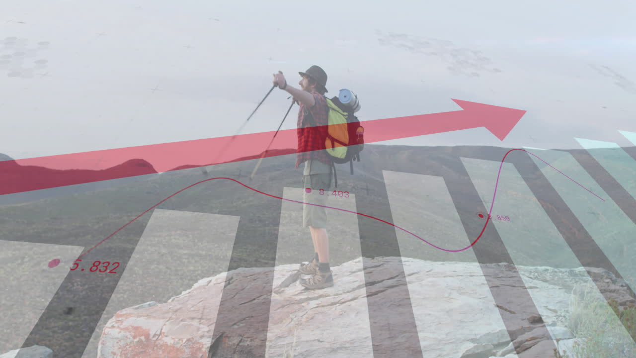 animación de procesamiento de datos financieros sobre hombre caucásico caminando en las montañas