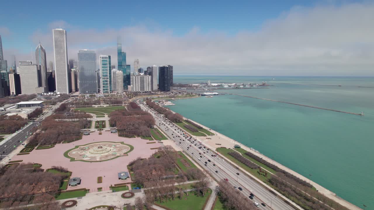 la carretera de la orilla del lago de chicago y el lago michigan, tiroteos de drones en 4k