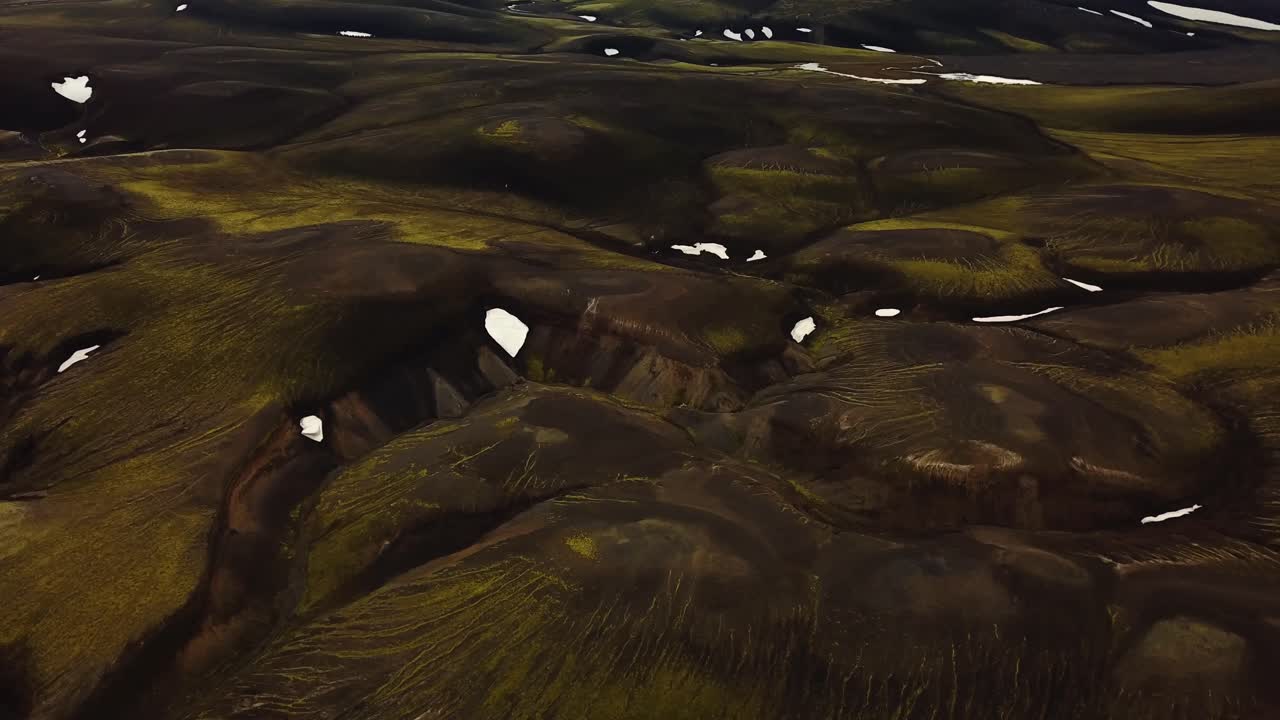 아이슬란드 고원 산악 지형의 자연적 질감과 패턴에 대한 조감도