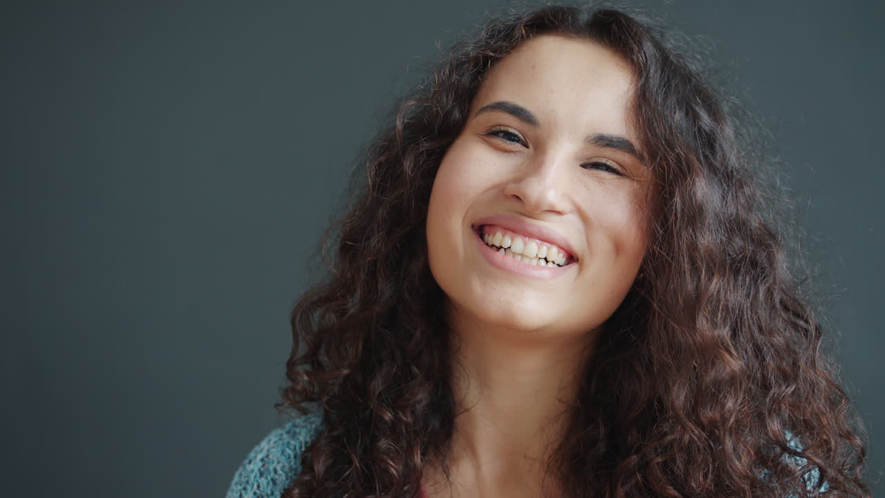 retrato de una mujer feliz