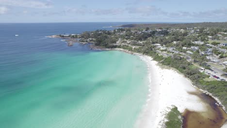 Pristine-White-Sand-Beach-Of-Binalong-Bay-Near-Skeleton-Bay-Reserve-In-The-Bay-Of-Fires,-Tasmania