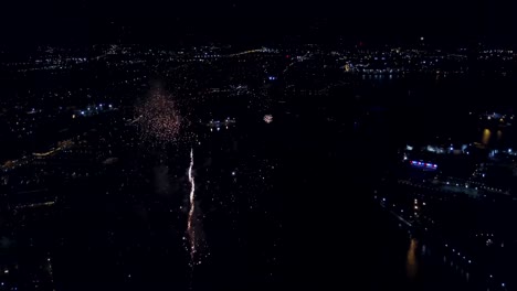 Imágenes-De-Drones-De-Fuegos-Artificiales-Del-4-De-Julio-Puerto-Interior-De-Baltimore