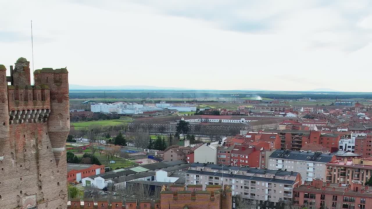 Orizzonte industriale e urbano di Medina