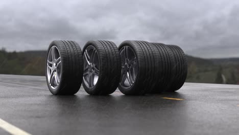 neumáticos de coche de bucle rodando en asfalto mojado en la lluvia con una tormenta de truenos