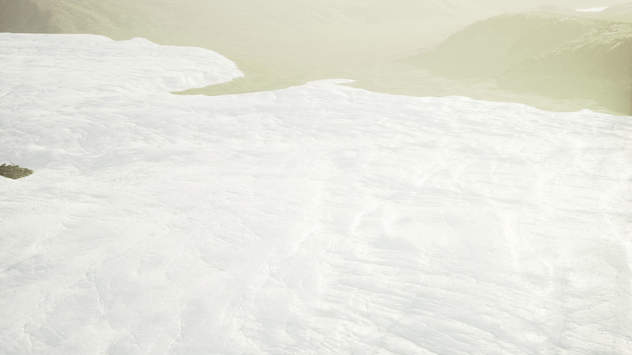 넓은  지형을 비추는 부드러운 빛으로 눈 인 풍경