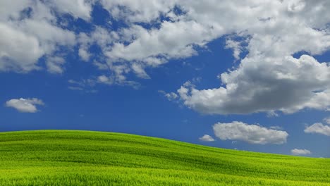 Lanscape-in-Tuscany-with-billowing-clouds,-4k-time-lapse