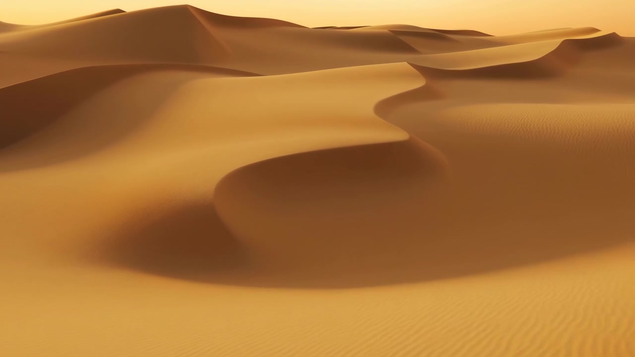 Paesaggio desertico panoramico con dune di sabbia stratificate sotto un cielo caldo e dorato, che mostra sottili increspature superficiali modellate dal vento, luce cangiante sulle pendii, ombre morbide e un vasto terreno silenzioso.