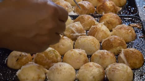 Asiatisches-Streetfood-Tintenfischbällchen-Muffin