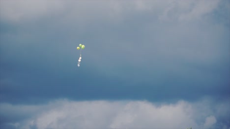 globos en el cielo