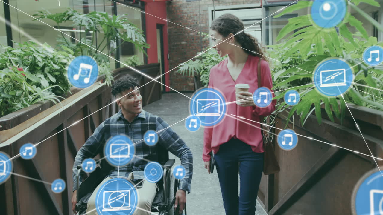 animación de iconos conectados, diversos discapacitados hombre en silla de ruedas hablando con mujer sosteniendo café