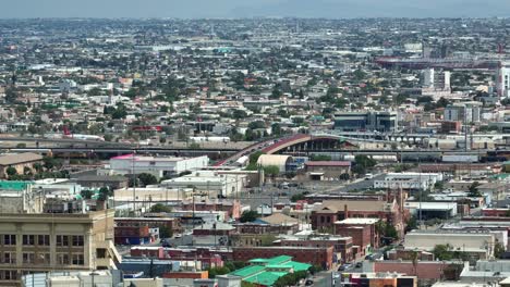 International-bridge-in-El-Paso,-Texas-connecting-Mexico-and-United-States