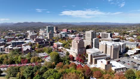 orbita aérea de asheville nc, carolina del norte en el otoño