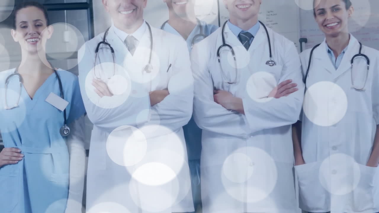 Farklı doktorlar üzerinde ışık noktaları animasyonu.