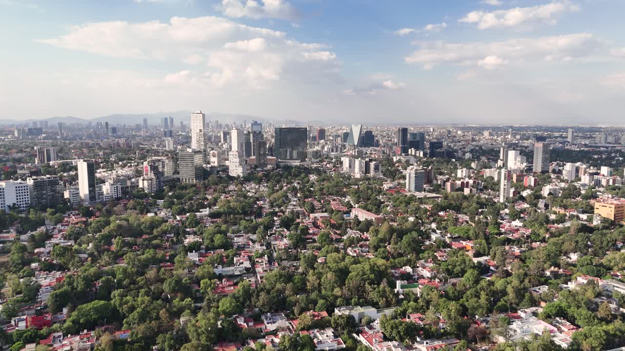 perspectiva de un dron del centro de la ciudad de méxico, mirando hacia el norte