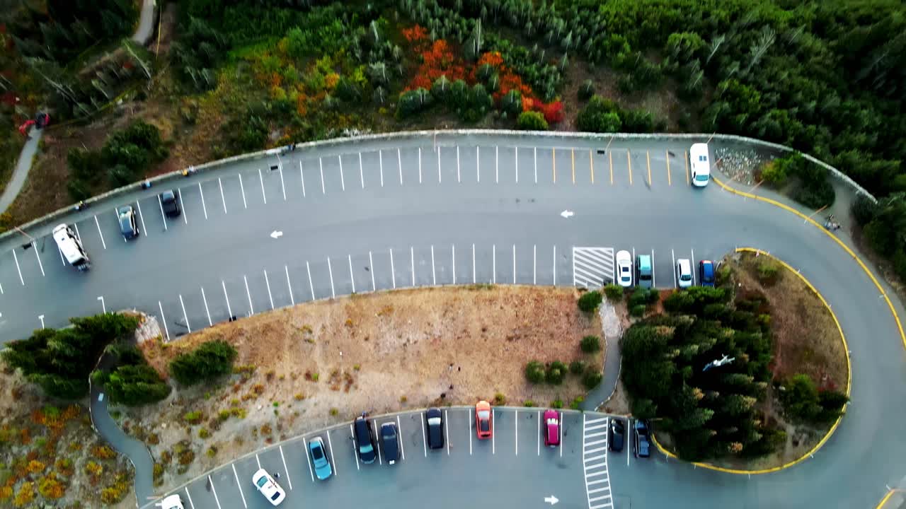 워싱턴 주에 있는 넓고 독특한 마운트 레이니어 국립공원의 개요 샷