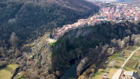 Aerial-Drone-View-of-Castellfollit-de-la-Roca:-The-Cliffside-Town-in-Girona’s-Pyrenees,-Near-Garrotxa-Volcanic-Zone