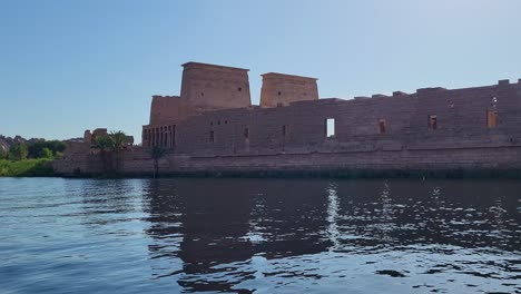 tempio di philae vista panoramica esterna dal fiume nilo