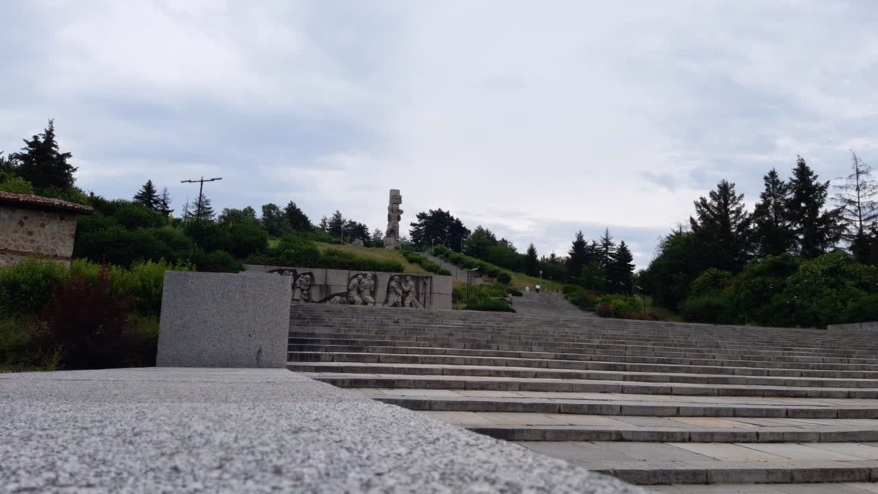 파나규리슈테 불가리아의 보리 메치카타 추모 동상