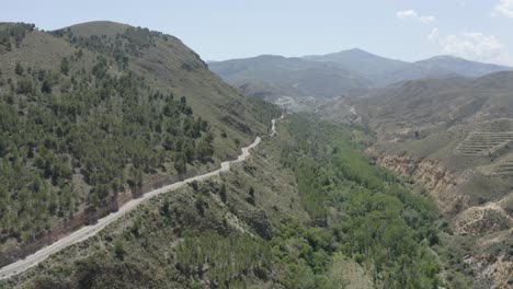 Beautiful-mountain-pass-with-lush-green-vegetation-on-a-summery-day