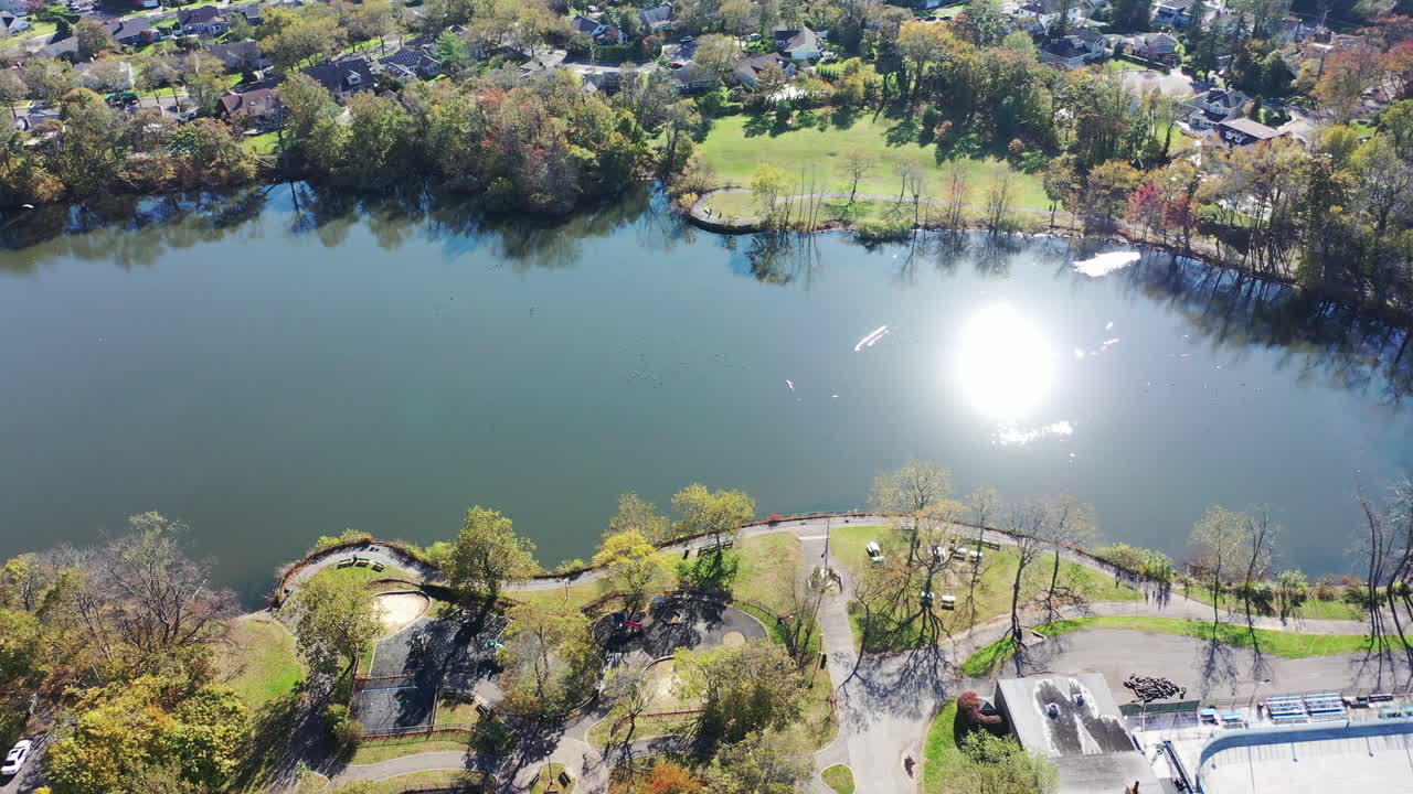 뉴욕 교외의 롱아일랜드에 있는 그랜트 연못의 조감도
