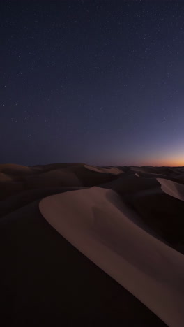 paisaje desértico de la noche estrellada