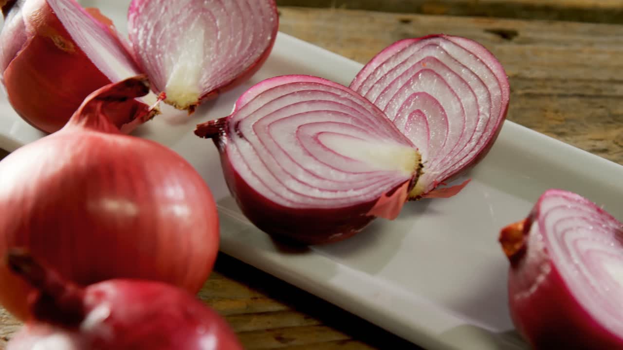 Onions in a tray 4k
